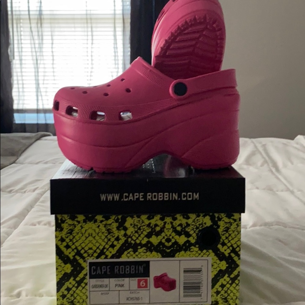 Cape Robin Platform Crocs Pink Size 6 In women